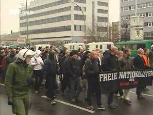 Dessauer Nazis beim Aufmarsch am 10.01.04 in Berlin
